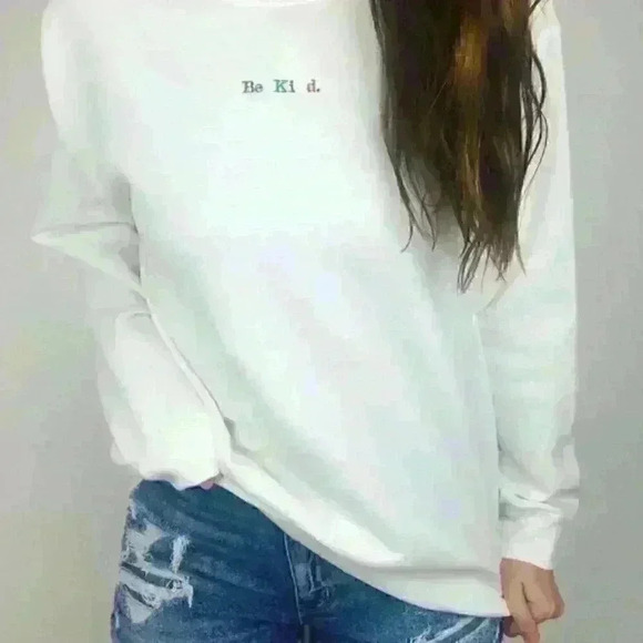 White Embroidered Crewneck Sweatshirt "Be Kind" - Picture 2 of 3